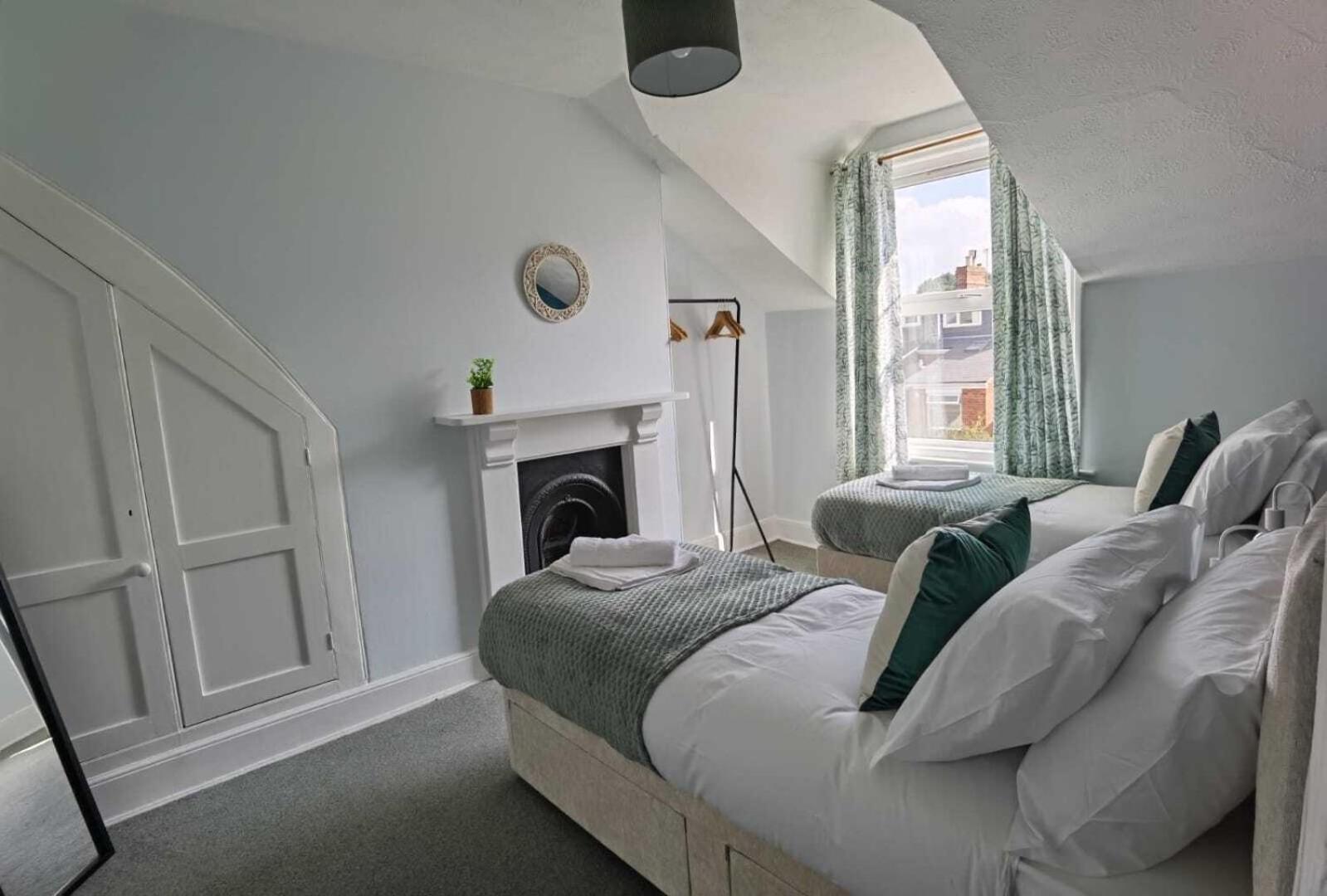Apartamento Raleigh Ff&Tf - 1 Bed Georgian Flat In The Centre Of Exeter, Free Parking With Wifi Habitación foto